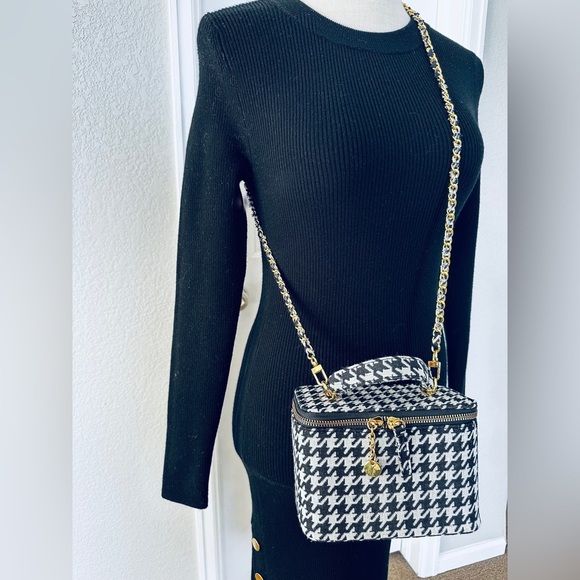 Vanity Case Chanel style Makeup Set The Glowiest Touches Eye and Lip - Picture 3 of 16